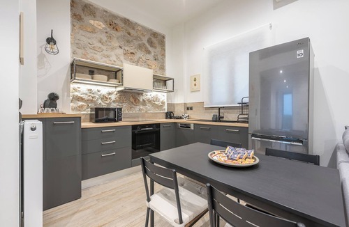 Petralona Apartment | PetraLab By Greece Apartment