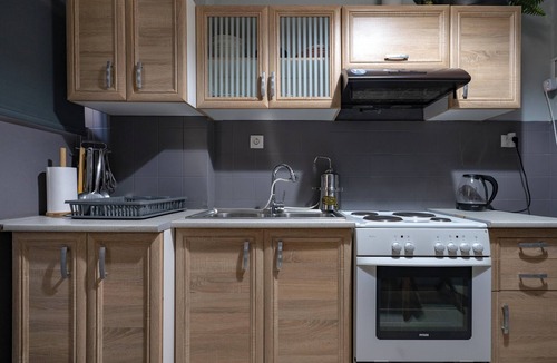 Petralona Apartment | Petralona 2BDRM -Easy Access to City Center by ΜΡS