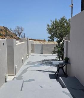 Vourvoulos Apartment | Petroma Cave Suites
