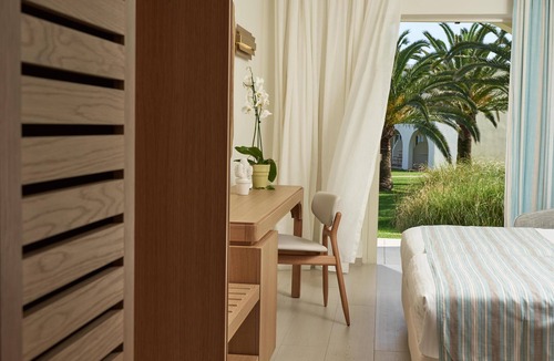 Mathes Hotel | Pilot Beach Resort