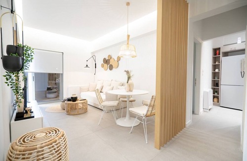 Peiraiki Apartment | Piraeus Cozy Apartment for 4 Persons