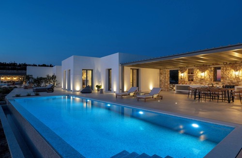 Paros Villa | Plastires Villas: Sunset Serenity