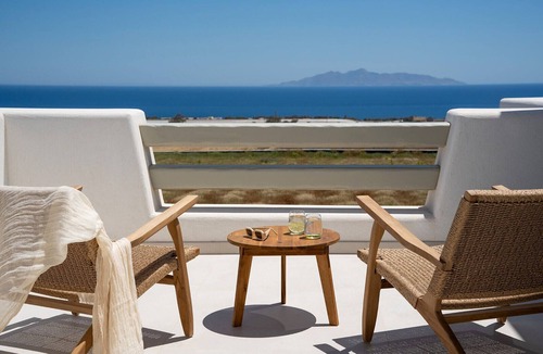 Kamari Apartment | Platies Luxury Maisonette