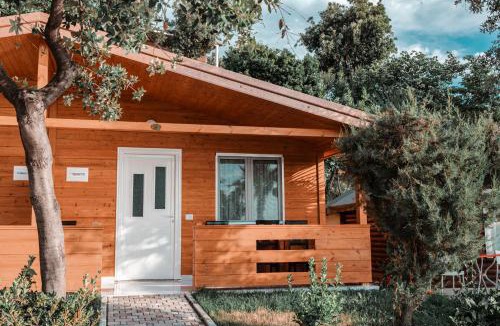Rade Resort | Plazhi Gjeneralit - Small Cabins - Bungalows - Apartaments - Villas - Suite