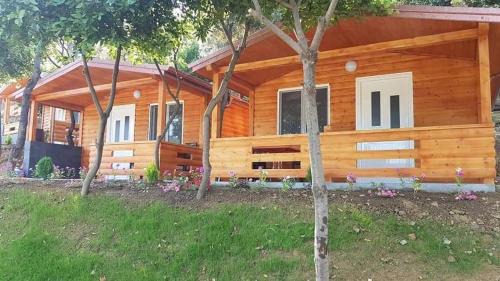 Rade Resort | Plazhi Gjeneralit - Small Cabins - Bungalows - Apartaments - Villas - Suite