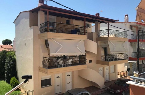 Paralia Ofryniou House | Porcelanico Home