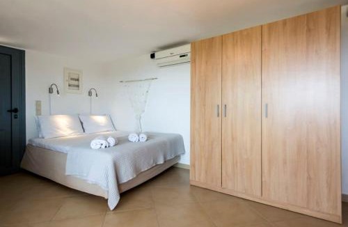 Kilada House | Porto Cheli Studio - Poolside Lux Getaway