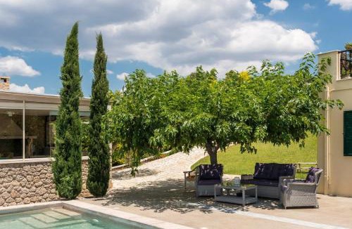 Kilada House | Porto Cheli Studio - Poolside Lux Getaway