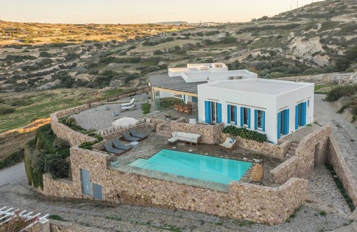 Mandrakia Villa | Private 1-Bedroom Villa Suite in Mandrakia with Swimming Pool