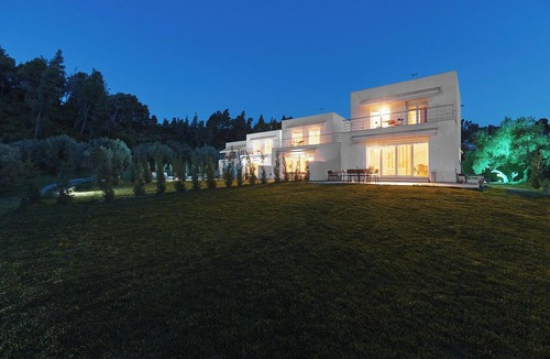 Kriopigi Villa | Private Garden Villa Halkidiki | Modern Luxury Stay Near Beach, Sleeps 8