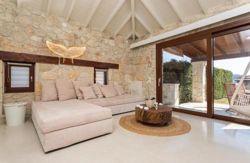 Siviri House | Pure Amber Suite Elani