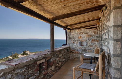 Kokkala Apartment | Quadruple Deluxe Room 208 with Sea View, Wi-Fi and Air Conditioning