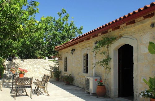 Pasalites House | Quaint Holiday Home in Pasalites with Garden near Perama