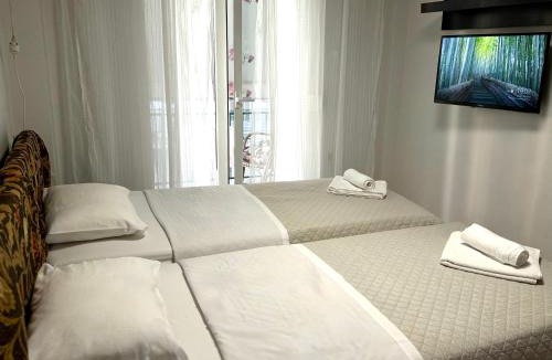 Platia Viktorias Apartment | Quiet 5m to Metro Netflix New Inv AC Full Kit