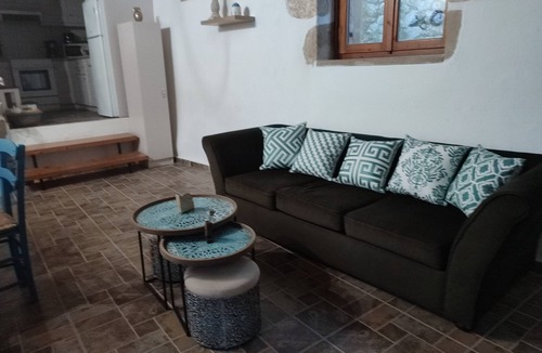 Embrosneros House | QUIET HOUSE WITH A POOL IN A BEAUTIFUL VILLAGE 30 KM FROM LA CANEE