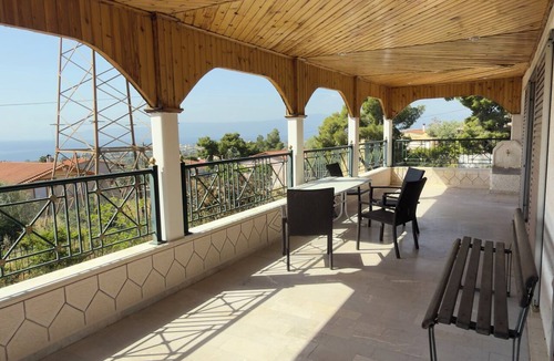 Agii Theodori House | Quiet summer/winter house near Athens