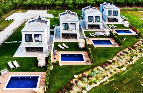 Kassandra Villa | R 1032 Deluxe 4 Bedroom Villa