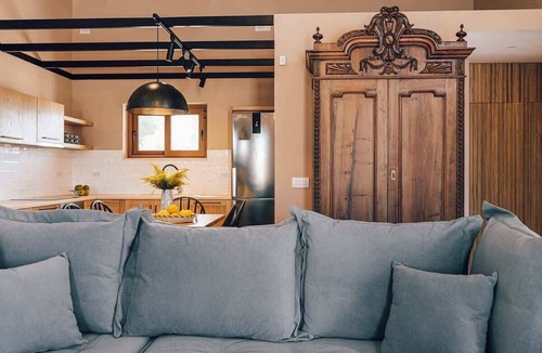 Maries Villa | R 3023 Madelyn Villa with BBQ (charcoal), Fireplace & Complimentary bottle of wine upon arrival.