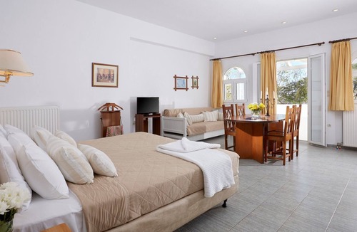 Fira Villa | R 3143 Villa Firmin - Milos Villas Hotel Santorini With Daily Maid Service.Air Conditioning & Sid