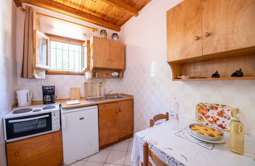 Sinarades Apartment | Rainbow An Apartment, Pelekas Beach, 40 meters from the sea