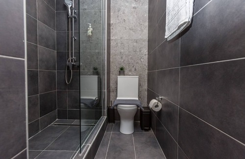 Dafni-Ymittos Apartment | Raise Athens Metro Apartments
