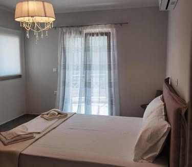 Vlicho Apartment | Red