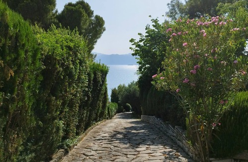 Aktio-Vonitsa Cottage | Relax in green by the sea
