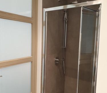 Koukaki Apartment | Renovated Studio with Roof Garden access, 15 m walk to Acropolis
