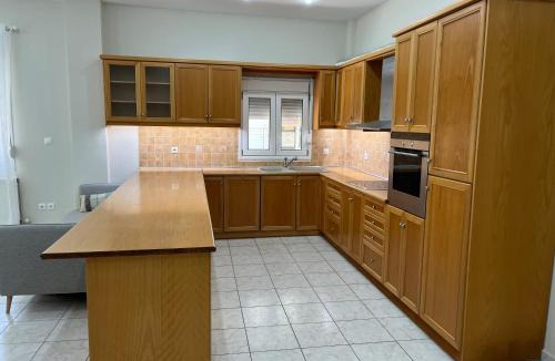 Loutraki Villa | Residence for 6 persons in centre of Loutraki & 300 meters from the beach!