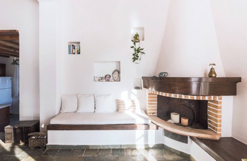 Agios Romanos Villa | Romano garden house on the island of Tinos.