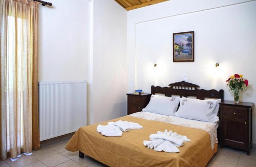 Theodhora Apartment | Romantic Holiday Home in Drosia