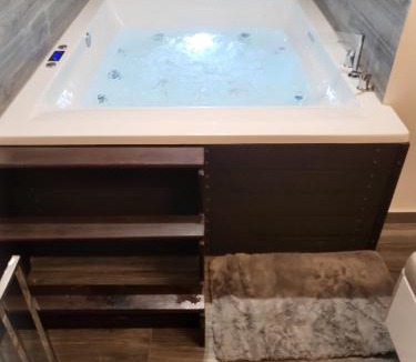 Kinosargous Apartment | Romantic Suite&GRANT Jacuzzi
