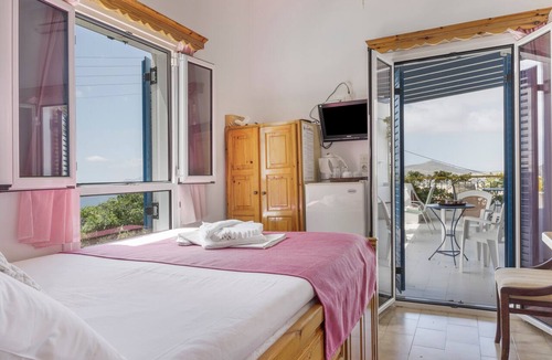 Aegiali Apartment | Room 3 at Pagali Hotel in Amorgos
