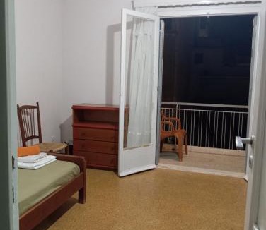 Athens Hostel | Room for 3 persons next to metro