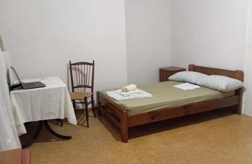 Athens Hostel | Room for 3 persons next to metro