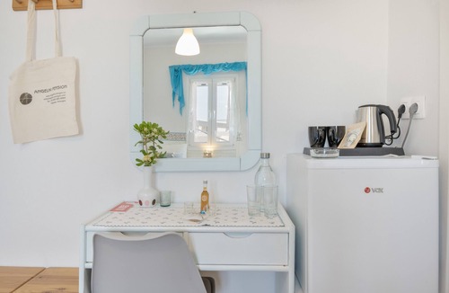 Katapola Apartment | Room No 6 with Sea View, Wi-Fi, and Air Conditioning