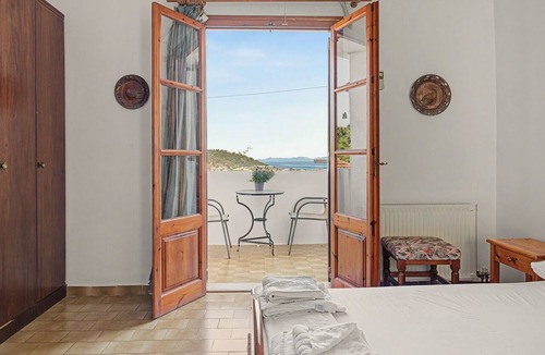 Psaropouli Apartment | Room 'Orama 28' with Sea View, Wi-Fi and Air Conditioning