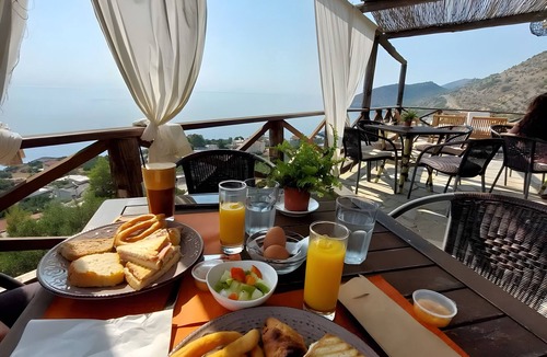 Kokkala Apartment | Room 'Triple Deluxe 207' with Sea View, Wi-Fi and Air Conditioning