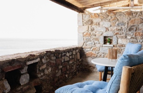 Kokkala Apartment | Room 'Triple Deluxe 207' with Sea View, Wi-Fi and Air Conditioning