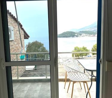 Himare Apartment | Rooms with view