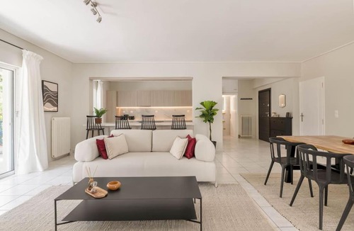 Amarousion Apartment | Roomy 3BR Apartment in Marousi by UPSTREET