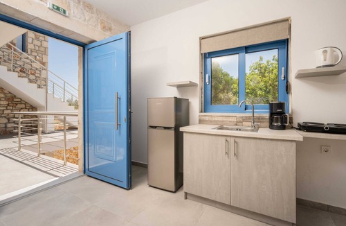Skinaria Condo | Royal Majestic Residences with Pool & Sea View