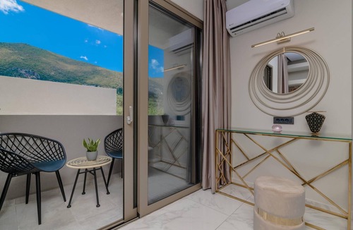 Alykes Villa | Rua Luxury Villa - Three Bedroom Villa, Sleeps 6