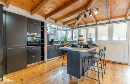 Aigaleo Apartment | Rustic - Private Rooftop Garden & City View Studio in Egaleo-Athens