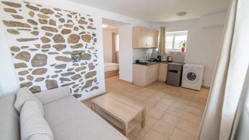 Ornos House | San Constantine