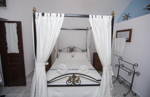 Episkopi Gonias House | Santorini Vineyard Villa with Heated Pool