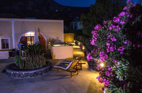 Episkopi Gonias House | Santorini Vineyard Villa with Heated Pool