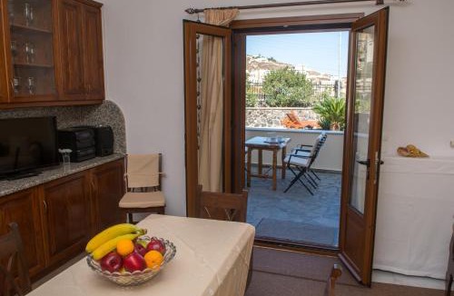 Episkopi Gonias House | Santorini Vineyard Villa with Heated Pool