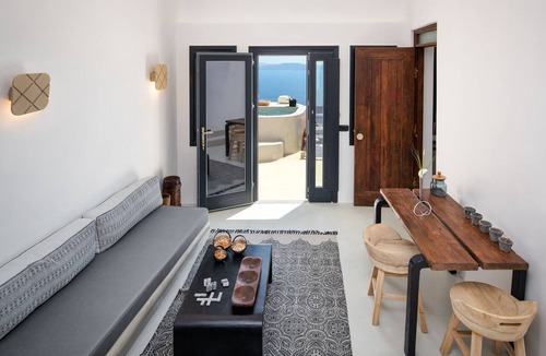 Oia Villa | Satori Caves by Thireon