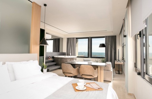 Ladadika House | Sea & the City